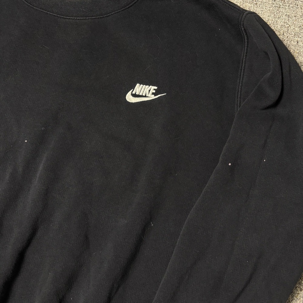 Nike Sweatshirt Mens Medium Crewneck Black Embroidered Logo Pullover Fleece - Picture 2 of 7